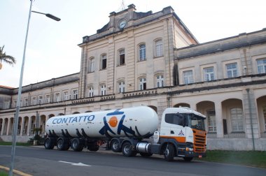 Carreta tanque chega ao Museu de Logística da Esalq