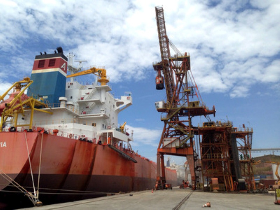 PORTO DE PARANAGUÁ FINALIZA MONTAGEM DO QUARTO SHIPLOADER