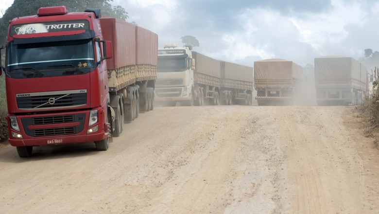 Aprosoja-MT percorre BR-163 para avaliar obras e falar sobre concessão