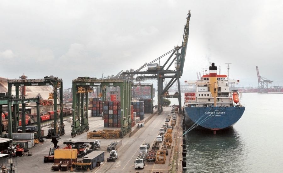 Estivadores do Porto de Santos fazem assembleia e mantém estado de greve